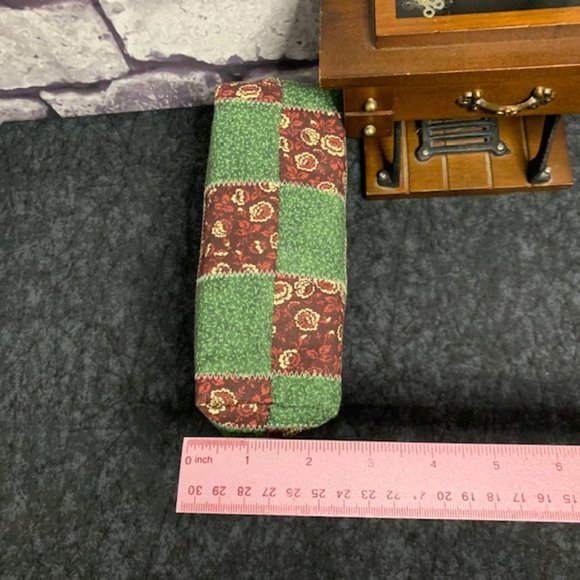 Medium Handmade Quilted Cosmetic Bag - Picture 6 of 8